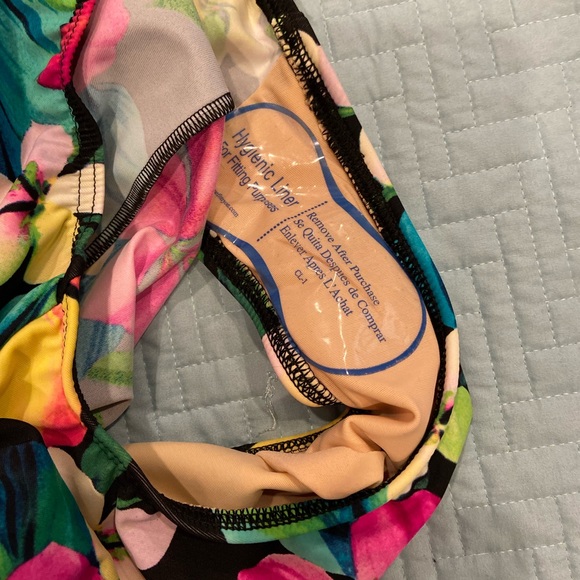 Women’s Miraclesuit Black Escape Tropical Print - Picture 5 of 7